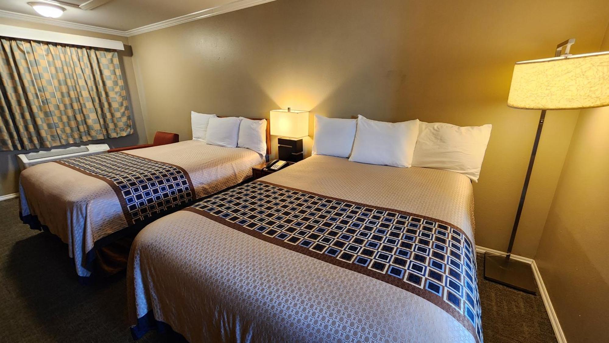Welcome Everett Inn Exterior photo