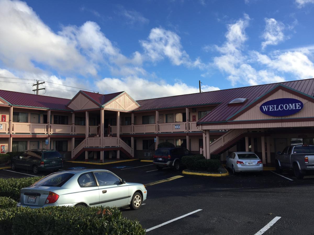 Welcome Everett Inn Exterior photo