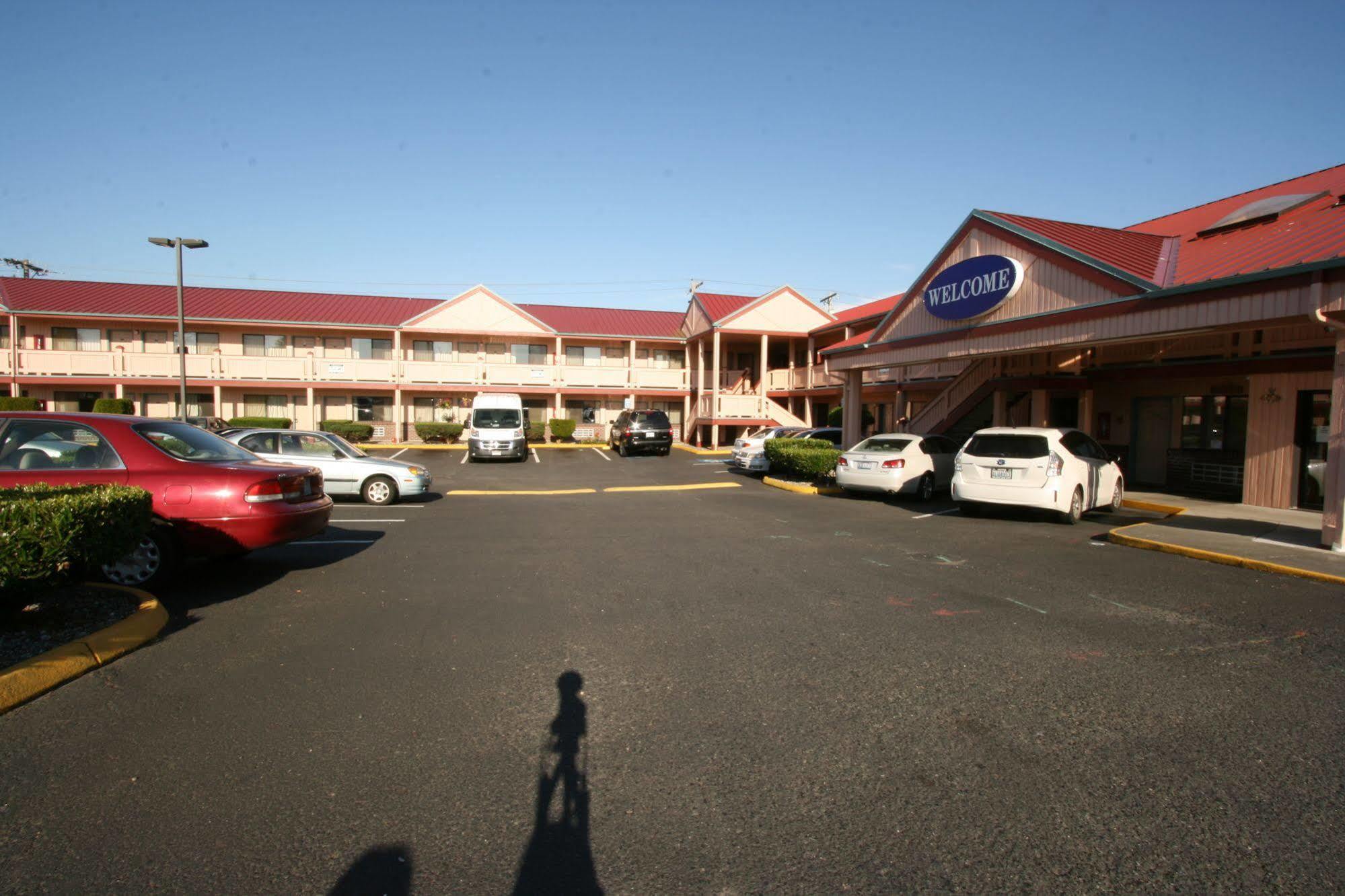 Welcome Everett Inn Exterior photo